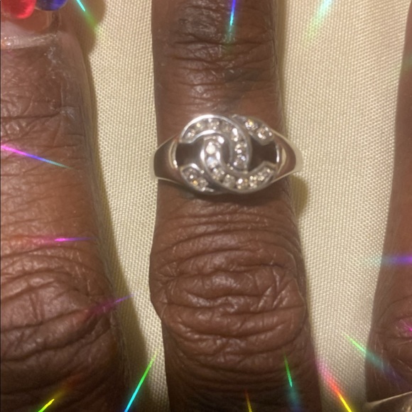 14k White Gold Vintage “Chanel” Ring - Picture 4 of 4